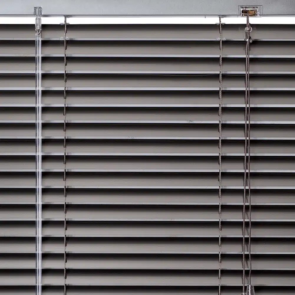 25mm Aluminium Venetian Blind - Onyx - Image 3
