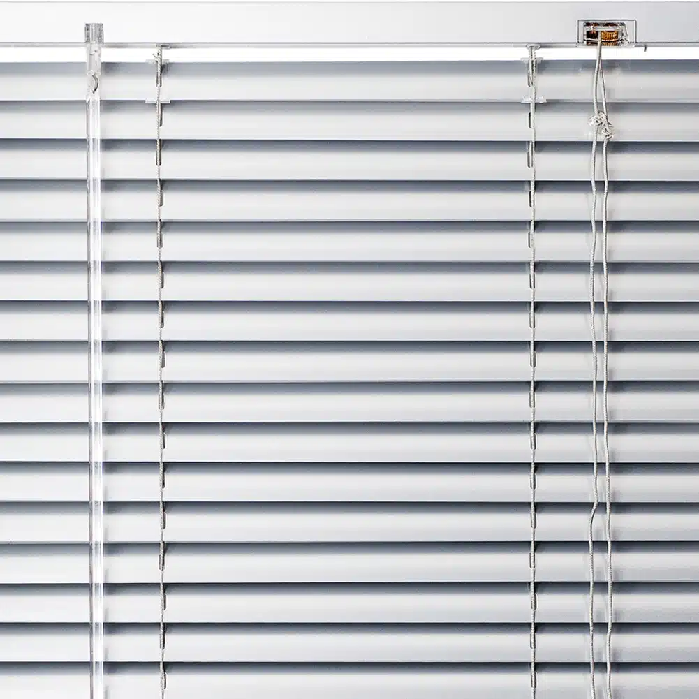 25mm Aluminium Venetian Blind - Silver - Image 3
