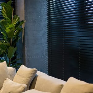 25mm PVC blind black lifestyle1