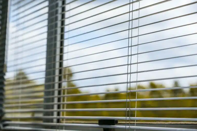 venetian blinds